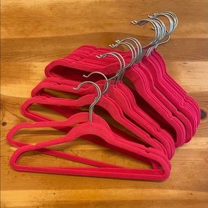 25 pink velvet hangers